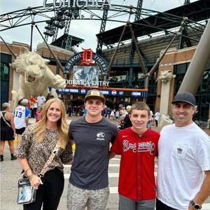 Meet your ❤️SUGGESTED USER❤️ posher, April